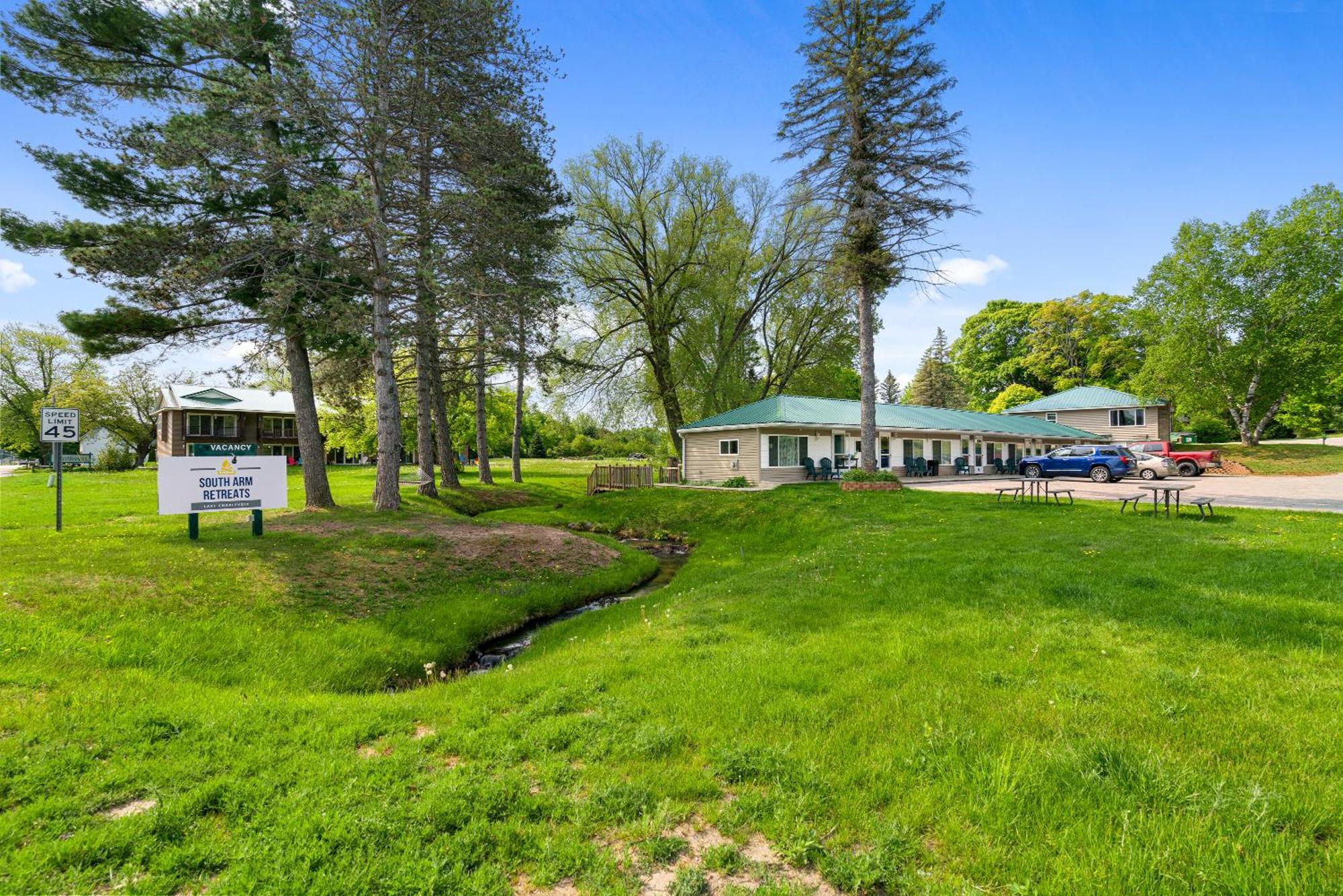 South Arm Retreats Motel East Jordan Exterior photo